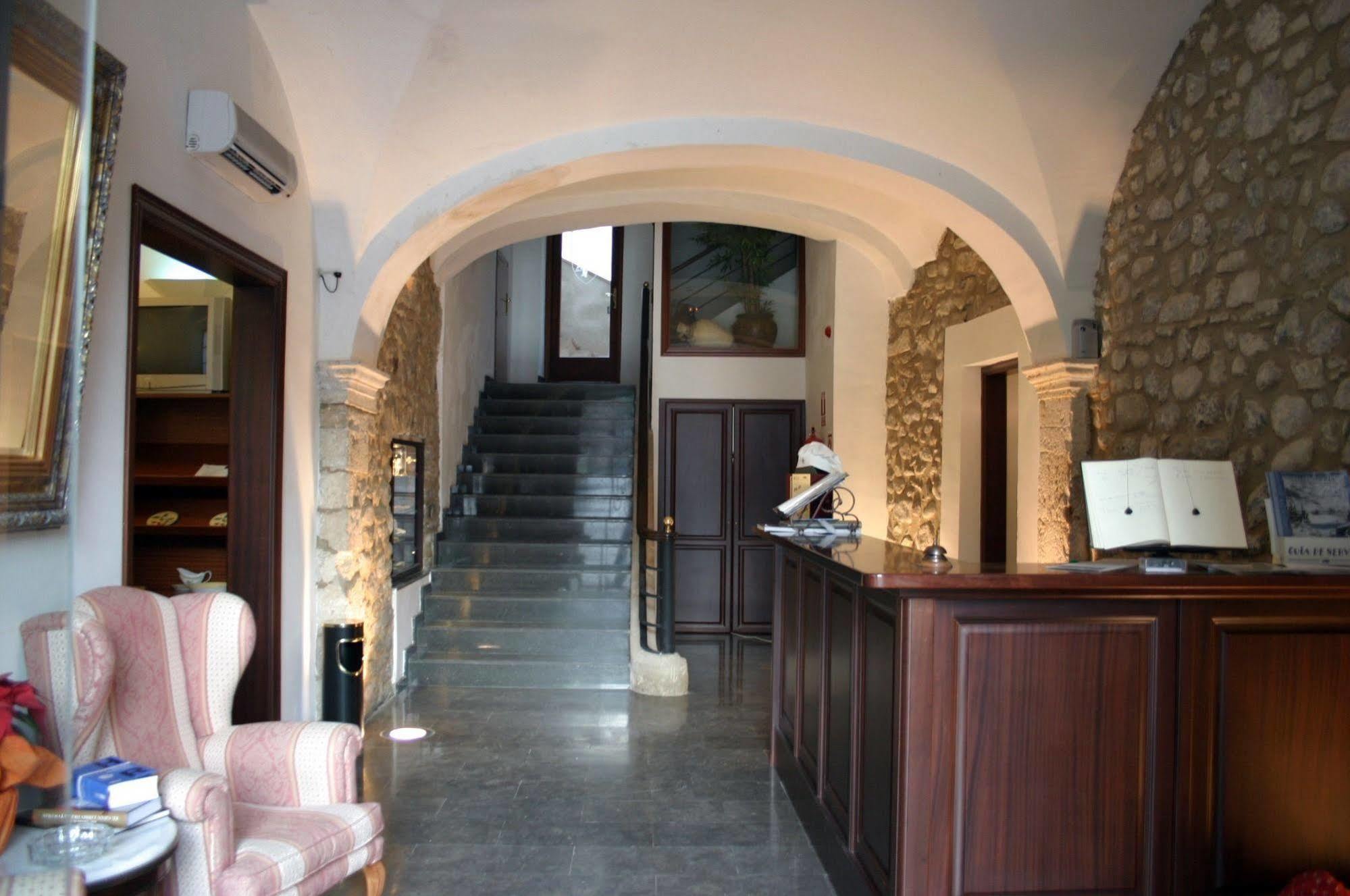 Hotel Comte Tallaferro Besalu Ngoại thất bức ảnh